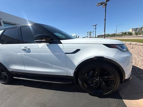 Used 2024 Land Rover Discovery Dynamic SE AWD/4WD image 6
