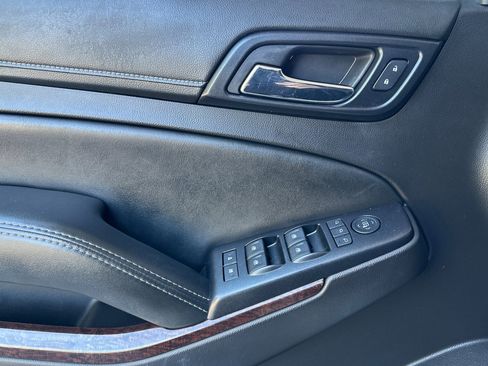 Used 2017 GMC Yukon SLT image 12