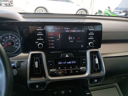 Used 2021 Kia Sorento S image 22