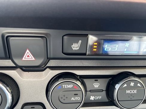 Used 2022 Toyota Tacoma TRD Off-Road image 22