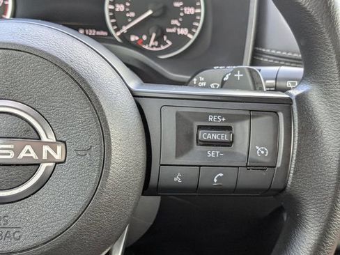 Used 2022 Nissan Rogue S image 31