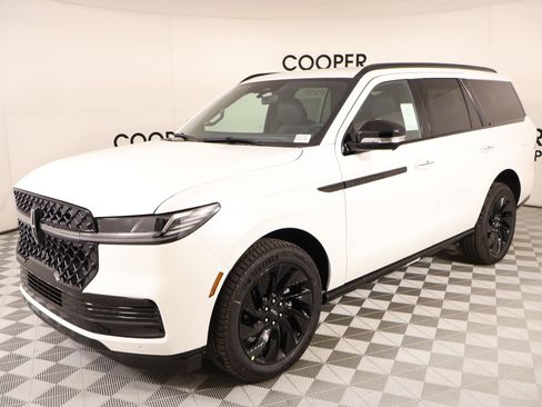 New 2026 Lincoln Navigator Reserve w/ Jet Appearance Package AWD/4WD image 10