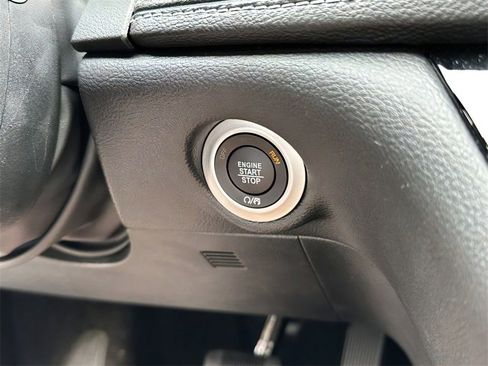 New 2022 Chrysler Pacifica Touring-L w/ S Appearance Package image 12