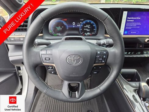 Used 2024 Toyota Crown AWD/4WD image 28