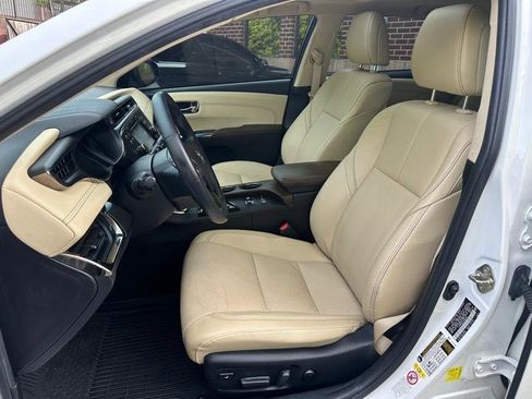 Used 2018 Toyota Avalon Limited w/ All Weather Liner Package FWD image 34