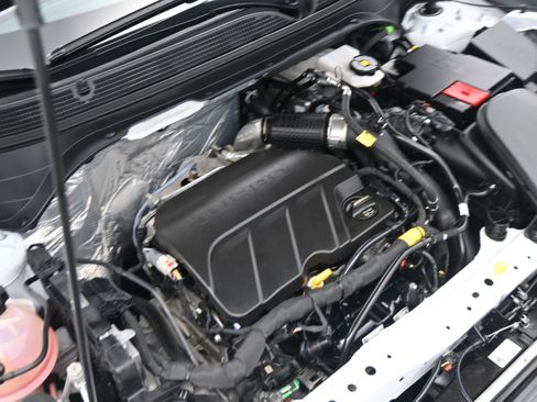 Used 2025 Chevrolet Trax LT FWD image 28
