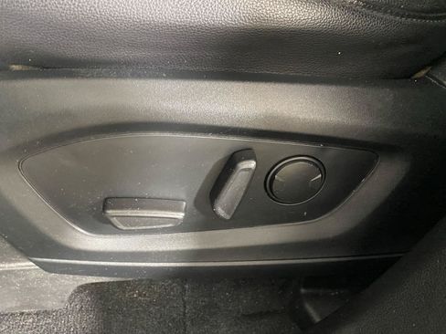 Used 2020 Ford Explorer XLT w/ Equipment Group 202A AWD/4WD image 21
