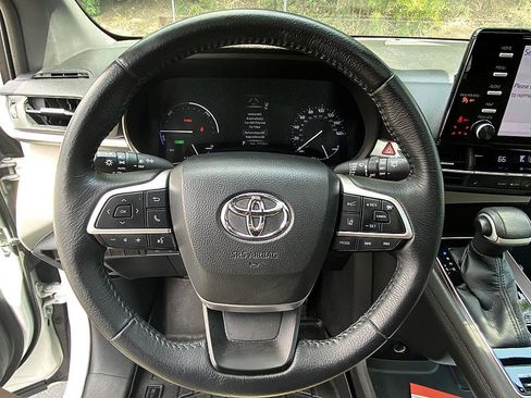 Certified 2021 Toyota Sienna XLE FWD image 12