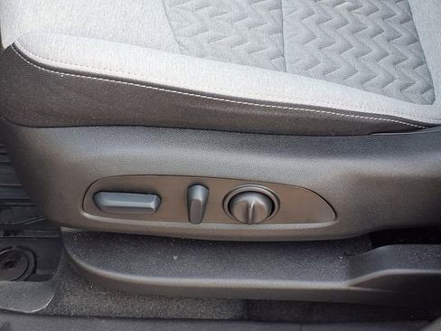 Used 2024 Chevrolet Equinox LS w/ LS Convenience Package image 4