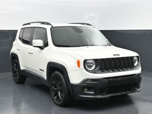 Used 2017 Jeep Renegade Altitude FWD image 2
