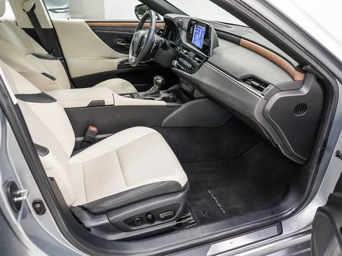 Used 2024 Lexus ES 350 w/ Premium Package FWD image 17
