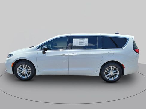 New 2026 Chrysler Pacifica Select FWD image 6