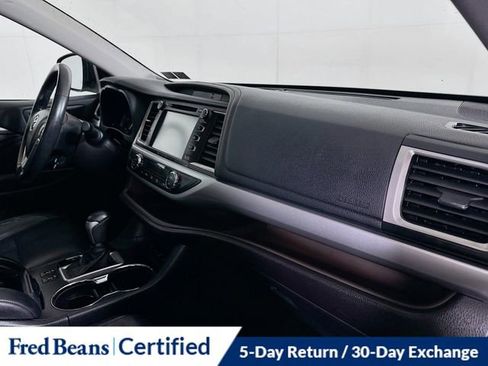 Used 2018 Toyota Highlander XLE image 32