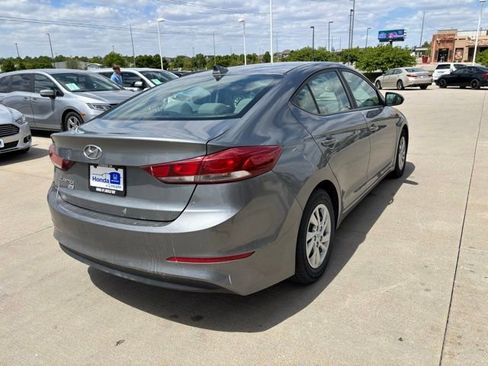 Used 2017 Hyundai Elantra SE w/ Cargo Package FWD image 5