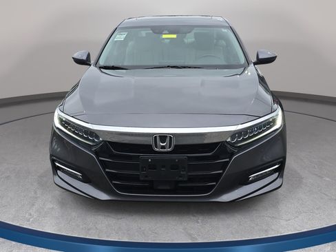 Used 2019 Honda Accord Touring image 2