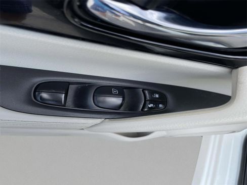 Used 2019 Nissan Rogue Sport SL w/ Premium Package image 14