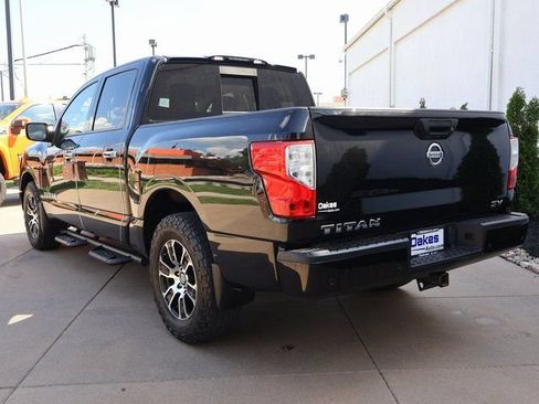 Used 2021 Nissan Titan SV w/ SV Convenience Package RWD image 4