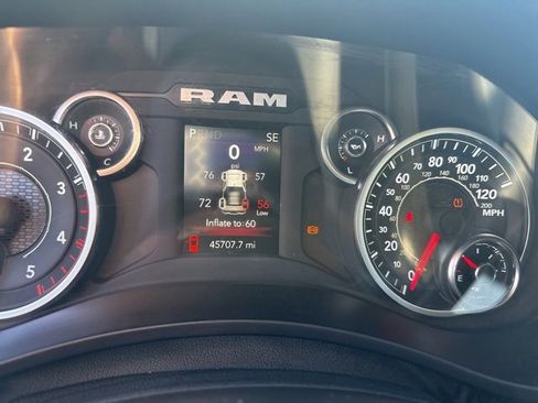 Used 2024 RAM 2500 Tradesman w/ Chrome Appearance Group image 19