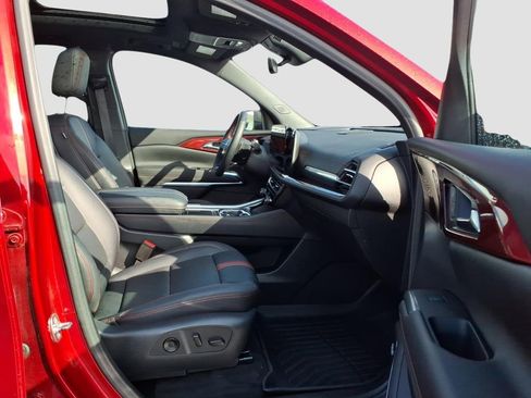 Used 2024 Chevrolet Traverse RS image 11