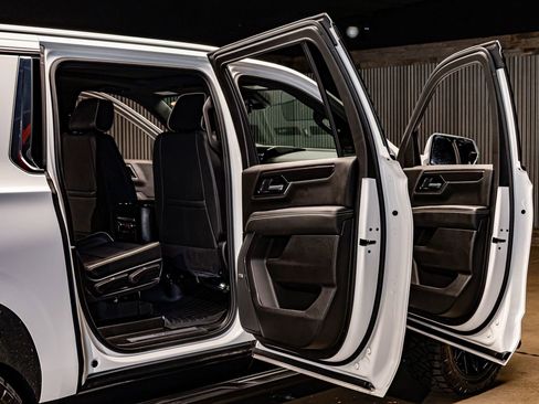 Used 2025 GMC Yukon XL Elevation w/ Technology Package image 27