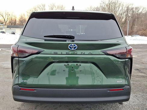 Used 2025 Toyota Sienna XLE image 24