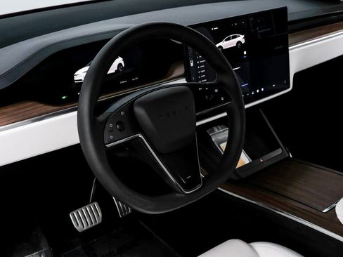 Used 2023 Tesla Model X image 21