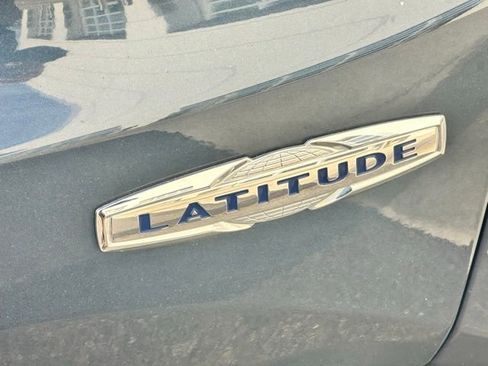 Used 2021 Jeep Renegade Latitude w/ Convenience Group AWD/4WD image 4