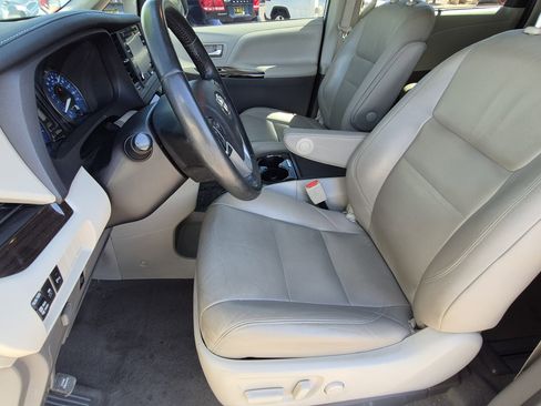 Used 2020 Toyota Sienna XLE w/ XLE Navigation Package image 16
