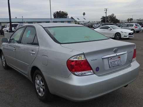 Used 2006 Toyota Camry LE FWD image 2