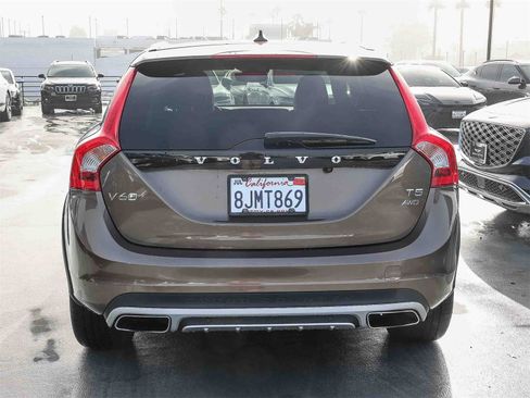 Used 2018 Volvo V60 T5 Cross Country image 5