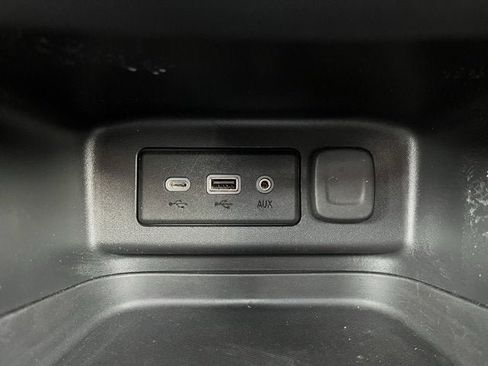 Used 2023 Chevrolet Equinox LT image 20