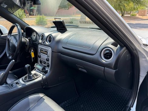 Used 2005 MAZDA MX-5 Miata LS RWD image 14
