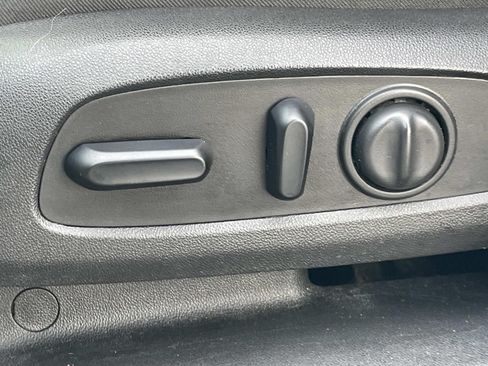 Used 2018 Chevrolet Equinox LT FWD image 17