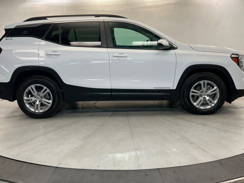 Used 2023 GMC Terrain SLE w/ Driver Convenience Package FWD image 7
