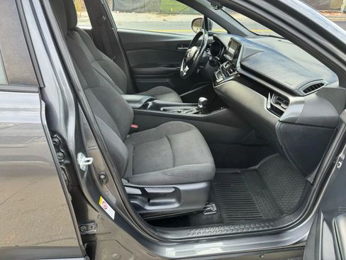 Used 2018 Toyota C-HR XLE image 18