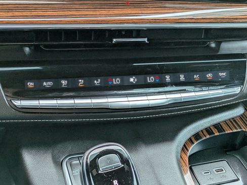 Used 2024 Cadillac Escalade Premium Luxury w/ Performance Package AWD/4WD image 22