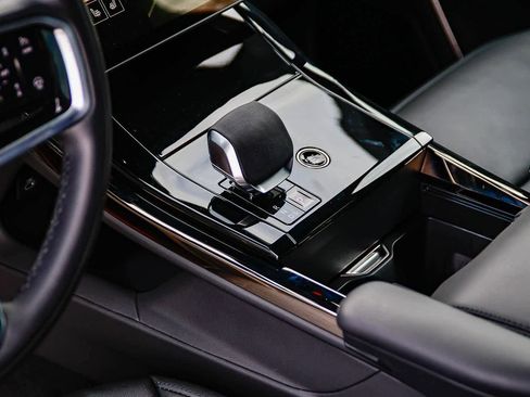 Used 2025 Land Rover Range Rover Sport image 20