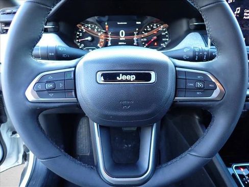 Used 2023 Jeep Compass Latitude AWD/4WD image 11