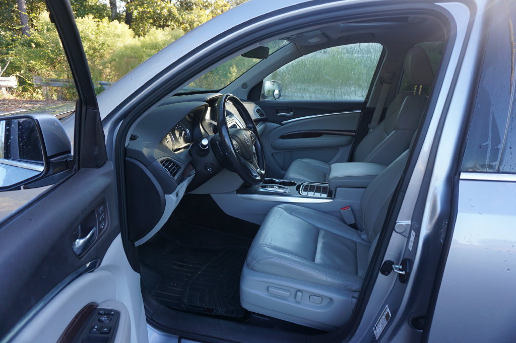 Used 2017 Acura MDX w/ Technology Package AWD/4WD image 2