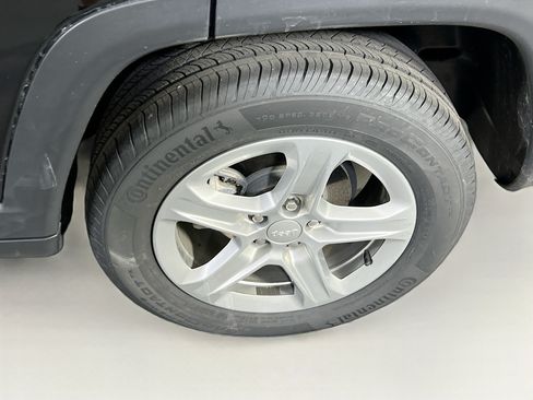 Used 2023 Jeep Compass Latitude AWD/4WD image 28