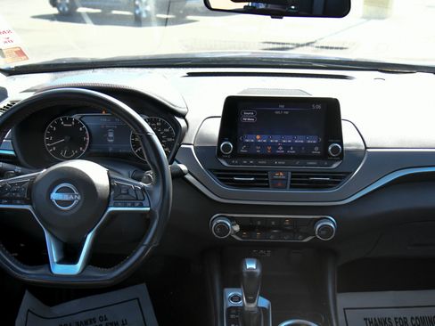 Used 2024 Nissan Altima 2.5 SR FWD image 33