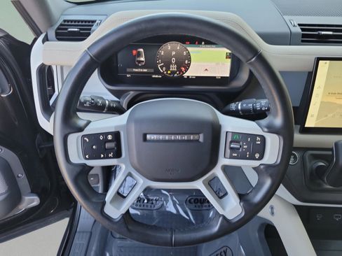 Used 2024 Land Rover Defender 130 S image 21