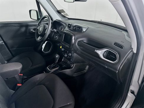 Used 2021 Jeep Renegade Latitude image 30