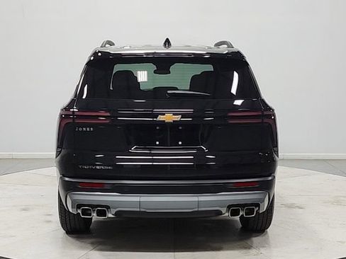 Used 2025 Chevrolet Traverse LT FWD image 6