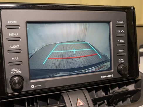 Used 2021 Toyota RAV4 XLE w/ Convenience Package image 15