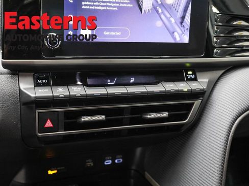 Used 2025 Toyota Camry SE image 20