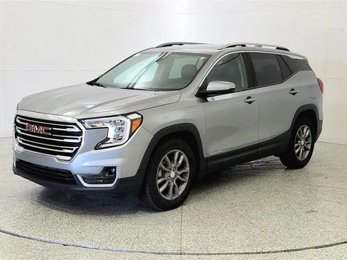 Used 2023 GMC Terrain SLT FWD image 3