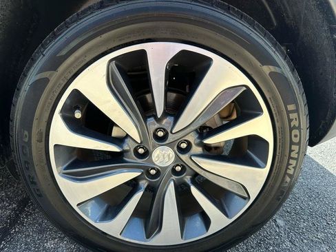 Used 2021 Buick Encore Preferred AWD/4WD image 28