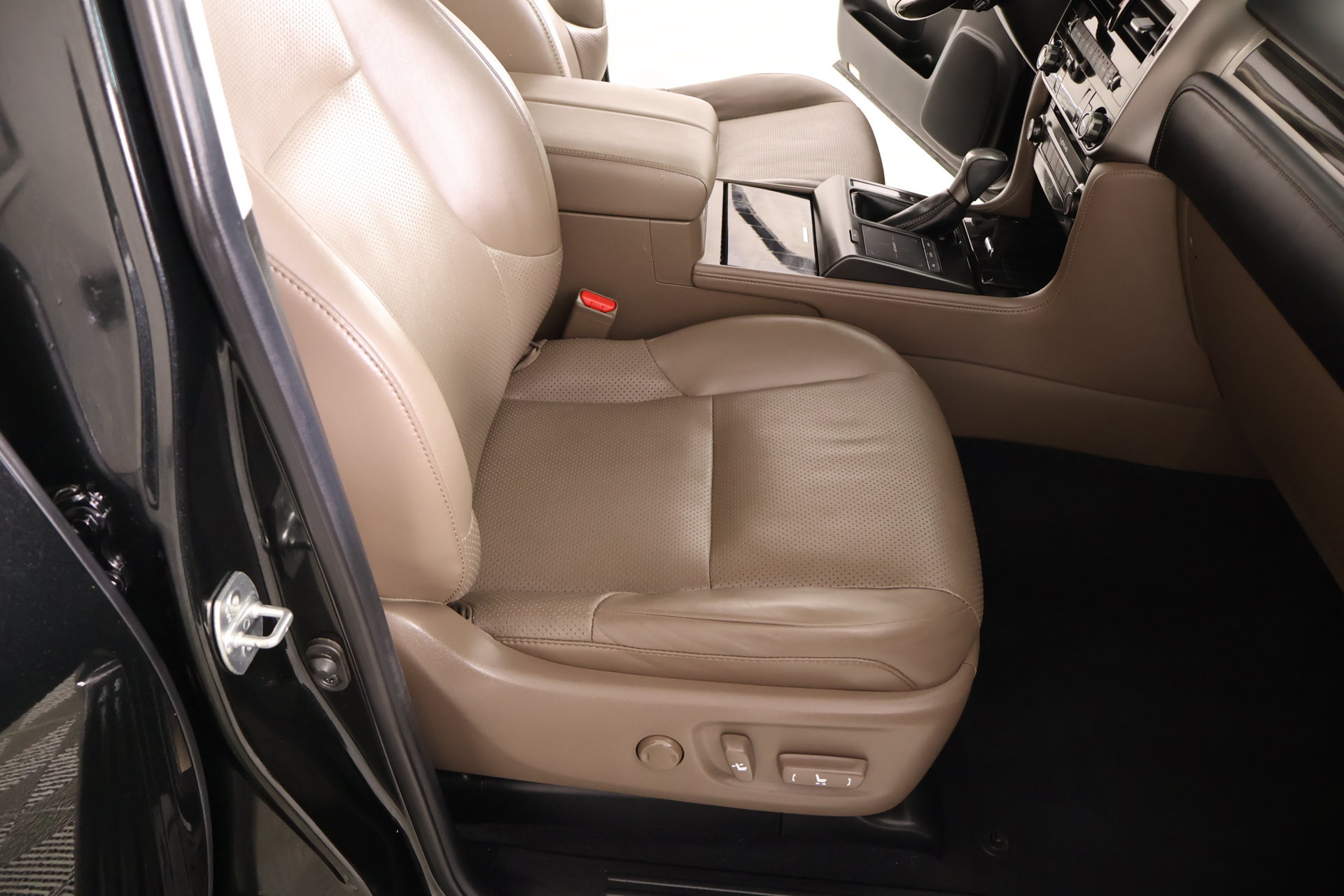 Used 2023 Lexus GX 460 Luxury w/ Accessory Package AWD/4WD image 14