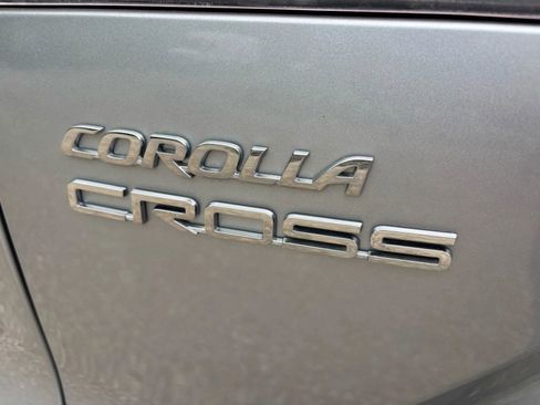 Used 2022 Toyota Corolla Cross XLE image 55